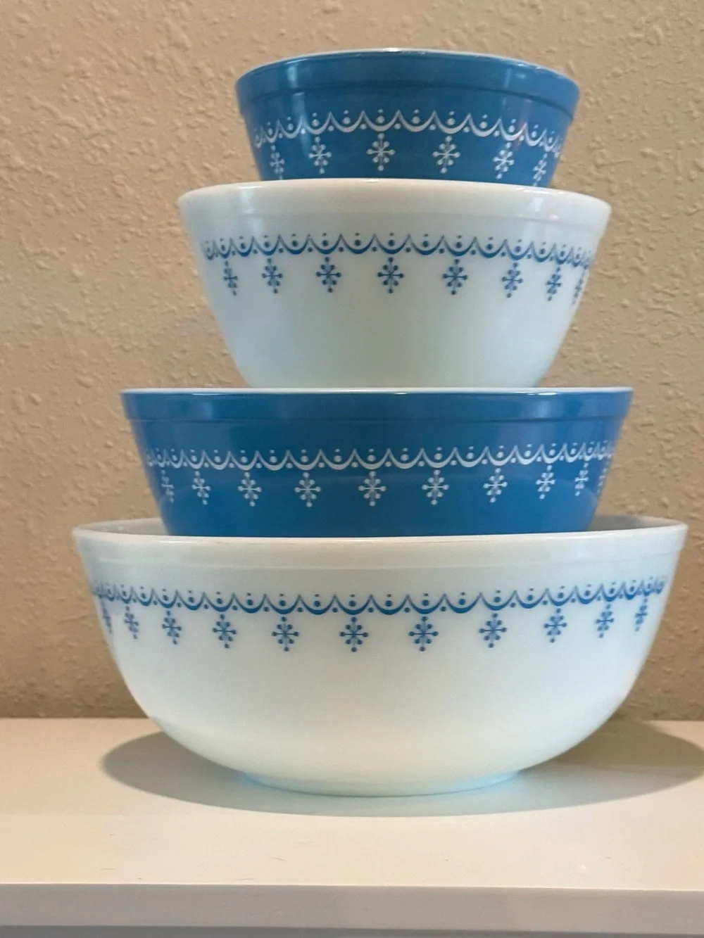 Pyrex Snowflake Blue Garland mixing bowls 404-401